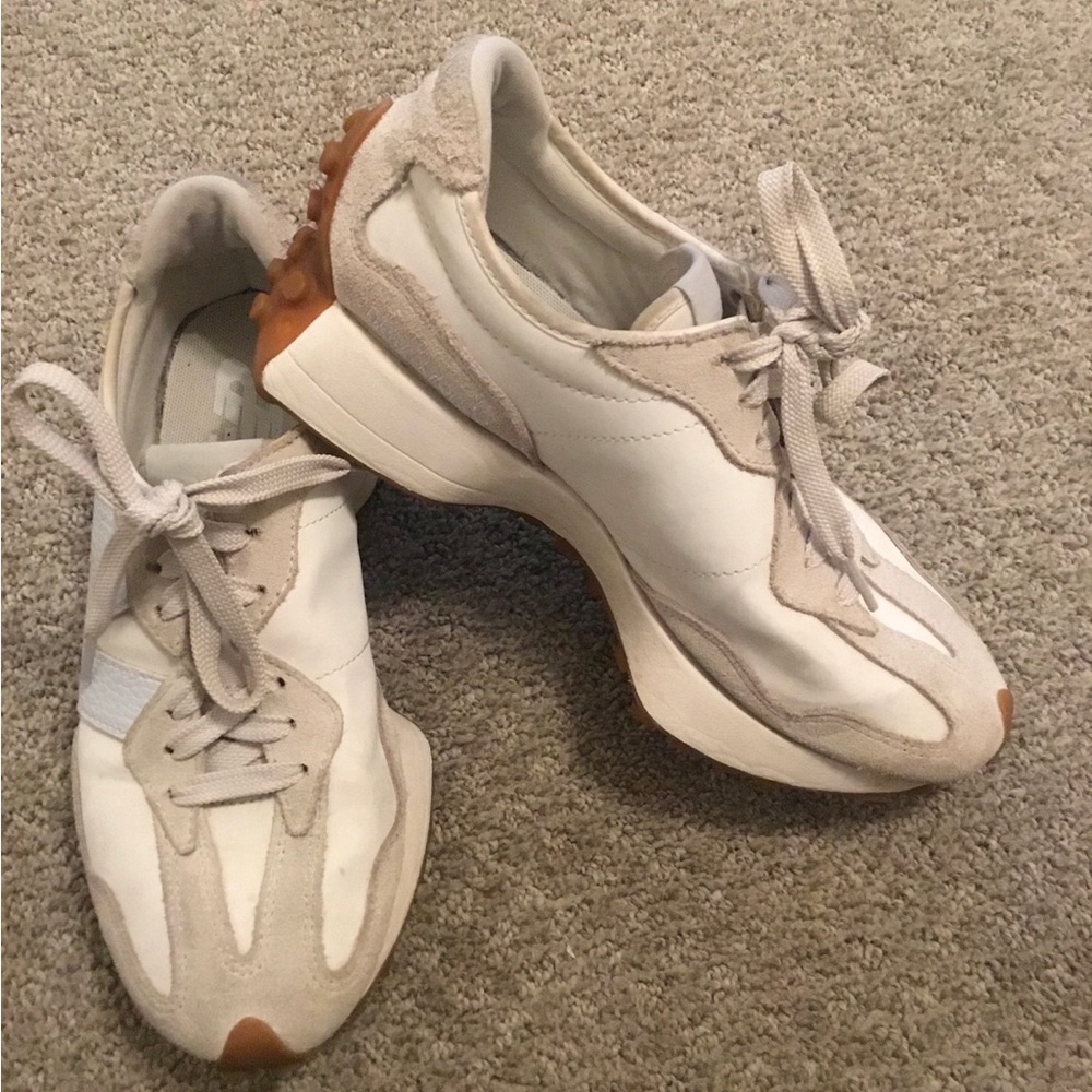 New Balance 327  Women's Sneakers Shoes Off White Size 7- Excellent